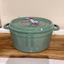 Carica l'immagine nel visualizzatore di Gallery, Staub cocotte tonda cm 26