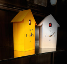 Carica l'immagine nel visualizzatore di Gallery, Orologio a cucù giallo