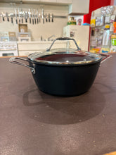 Load image into Gallery viewer, Barazzoni Black Titan 🇮🇪 casseruola antiaderente cm.24 con coperchio design Claudio Bellini