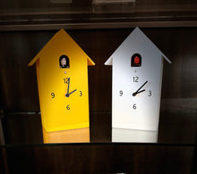 Carica l'immagine nel visualizzatore di Gallery, Orologio a cucù giallo