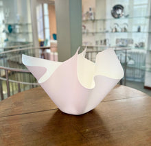 Carica l'immagine nel visualizzatore di Gallery, Centrotavola XL bianco in SSM *Corian diametro cm.55