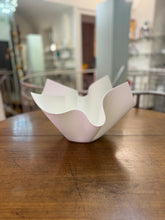 Carica l'immagine nel visualizzatore di Gallery, Centrotavola L bianco SSM *Corian diametro cm.38