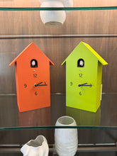 Carica l'immagine nel visualizzatore di Gallery, Orologio a cucù giallo