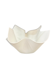 Carica l'immagine nel visualizzatore di Gallery, Centrotavola M bianco in SSM *Corian diametro cm.30