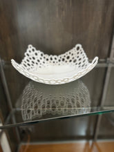 Carica l'immagine nel visualizzatore di Gallery, Portafrutta bianco in SSM *Corian