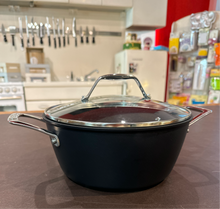 Load image into Gallery viewer, Barazzoni Black Titan 🇮🇪 casseruola antiaderente cm.24 con coperchio design Claudio Bellini