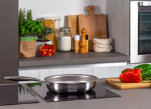 Load image into Gallery viewer, Padella con coperchio cm. 26 in PURO TITANIO made in Italy