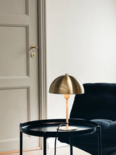 Load image into Gallery viewer, Collezione francese: Lampada da tavolo Lyon in ottone