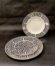 Carica l'immagine nel visualizzatore di Gallery, Richard Ginori 1735 Labirinto nero Set di 1 piatto piano, 1 piatto fondo, 1 piatto dessert