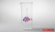 Carica l'immagine nel visualizzatore di Gallery, Caraffa realizzata a mano in vetro borosilicato con all'interno un animale marino.