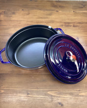 Load image into Gallery viewer, Staub Cocotte ovale blu cm.31