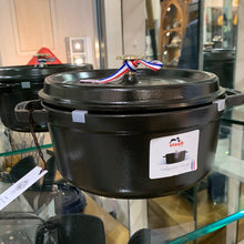 Load image into Gallery viewer, Staub cocotte tonda in ghisa nera cm.24