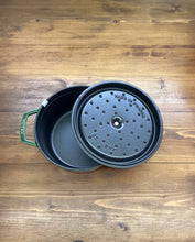 Load image into Gallery viewer, Staub Cocotte tonda verde cm.24