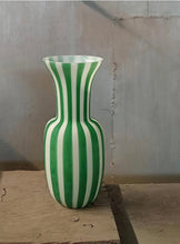 Load image into Gallery viewer, Vaso in vetro soffiato a cannette verticali colore verde
