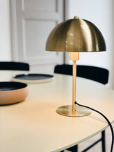 Load image into Gallery viewer, Collezione francese: Lampada da tavolo Lyon in ottone
