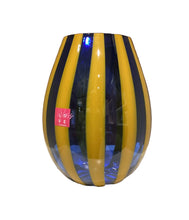 Carica l'immagine nel visualizzatore di Gallery, Vaso in vetro soffiato a cannette verticali giallo/ blu   Made in Italy
