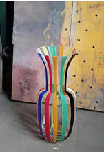 Carica l'immagine nel visualizzatore di Gallery, Vaso in vetro soffiato a cannette verticali multicolor
