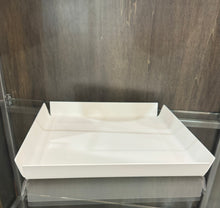 Load image into Gallery viewer, Vassoio bianco in SSM *Corian 30x30 cm.
