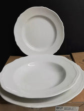 Carica l'immagine nel visualizzatore di Gallery, Richard Ginori  1735 Antico doccia posto tavola
