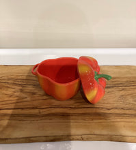 Load image into Gallery viewer, Staub cocotte in ceramica “ peperone”🌶️
