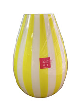 Carica l'immagine nel visualizzatore di Gallery, Vaso in vetro soffiato a cannette verticali giallo/ bianco   Made in Italy
