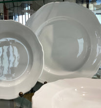 Carica l'immagine nel visualizzatore di Gallery, Richard Ginori  1735 Antico doccia posto tavola
