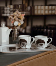 Carica l&#39;immagine nel visualizzatore di Gallery, Charlotte Nicolin tazza mug in bone china riccio e family.
