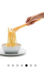 Carica l'immagine nel visualizzatore di Gallery, Utensile per servire paste lunghe
