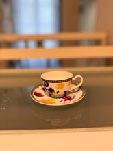Carica l&#39;immagine nel visualizzatore di Gallery, M W tazza da caffè con piattino bianca - set regalo di 2 tazze con piattino
