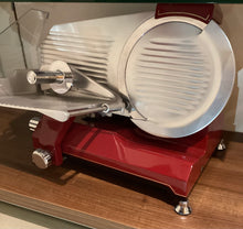 Carica l'immagine nel visualizzatore di Gallery, Affettatrice elettrica Mistro Professionale ad uso domestico GS 250
