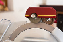 Carica l'immagine nel visualizzatore di Gallery, Affettatrice elettrica Mistro Professionale ad uso domestico GS 250
