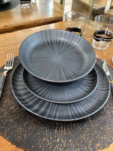 Load image into Gallery viewer, Servizio piatti per 6 persone in stoneware
