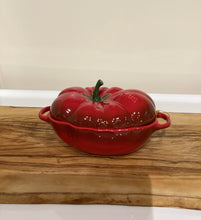 Load image into Gallery viewer, Staub cocotte in ceramica “ pomodoro “🍅
