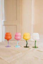 Carica l'immagine nel visualizzatore di Gallery, CALICI IN VETRO COLORATO SET 4 PZ COLORI ASSORTITI
