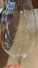 Load and play video in Gallery viewer, Riedel Calici Performance Per vino rosso Cabernet Merlot - set 4 pz
