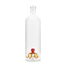 Load image into Gallery viewer, Balvi. Bottiglia in vetro borosilicato litri 1,2 con decoro all&#39;interno.
