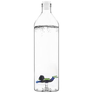 Balvi. Bottiglia in vetro borosilicato litri 1,2 con decoro all'interno.