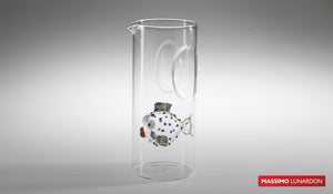 Caraffa realizzata a mano in vetro borosilicato con all'interno un animale marino.