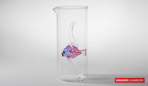 Caraffa realizzata a mano in vetro borosilicato con all'interno un animale marino.